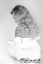 phinephoto-berlin-aktfoto-highkey-frau